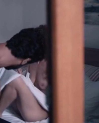 Ece Dizdar seksi ifşa fotoğrafı 38 — Çekmeceler (2015)