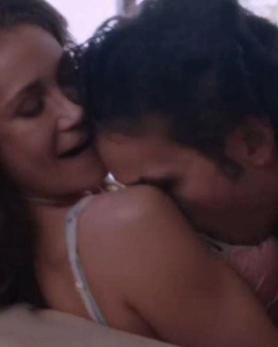 Ece Dizdar seksi ifşa fotoğrafı 52 — Çekmeceler (2015)