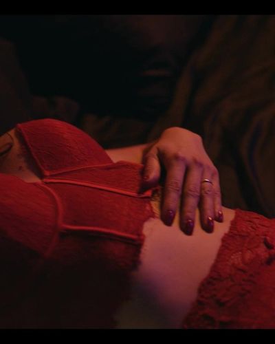 Ece Özdikici seksi ifşa fotoğrafı 19 — Meraklı Bir Adamın 10 Günü (2024)