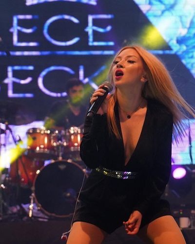 Ece Seçkin seksi ifşa fotoğrafı 657
