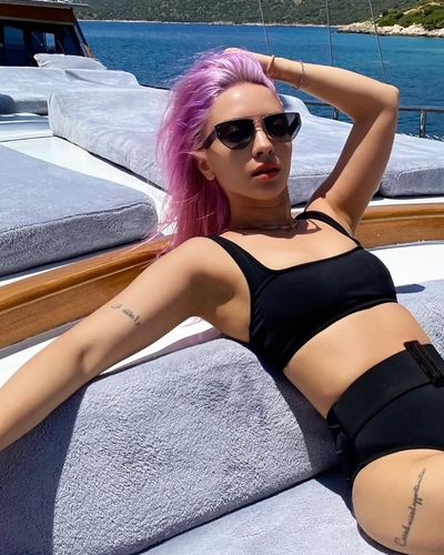 Ece Seçkin seksi ifşa fotoğrafı 686