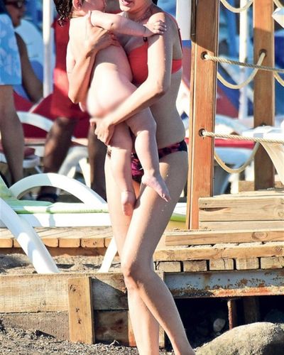 Ecem Öz seksi ifşa fotoğrafı 196
