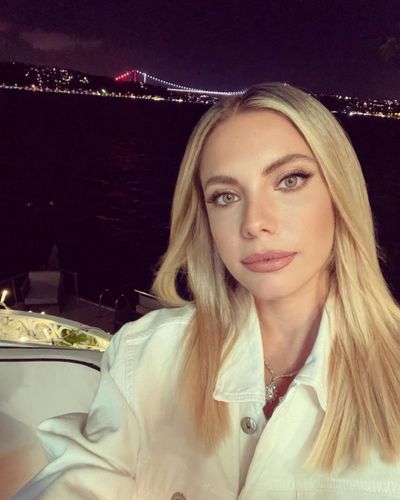 Eda Ece seksi ifşa fotoğrafı 183