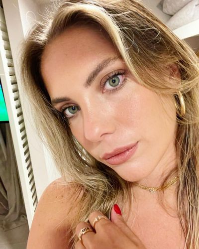 Eda Ece seksi ifşa fotoğrafı 211