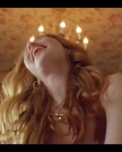 Elçin Sangu seksi ifşa fotoğrafı 10 — 9 Kere Leyla (2020)