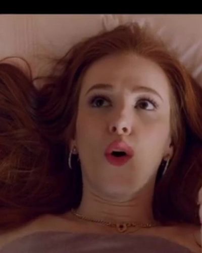 Elçin Sangu seksi ifşa fotoğrafı 2 — 9 Kere Leyla (2020)