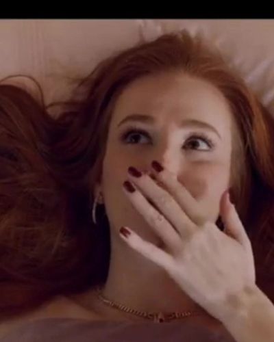 Elçin Sangu seksi ifşa fotoğrafı 22 — 9 Kere Leyla (2020)