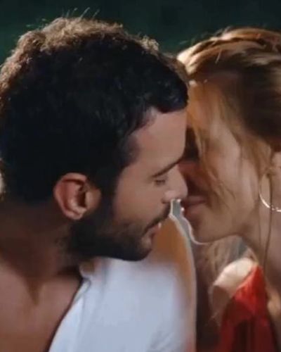 Elçin Sangu seksi ifşa fotoğrafı 25 — Mutluluk Zamanı (2017)