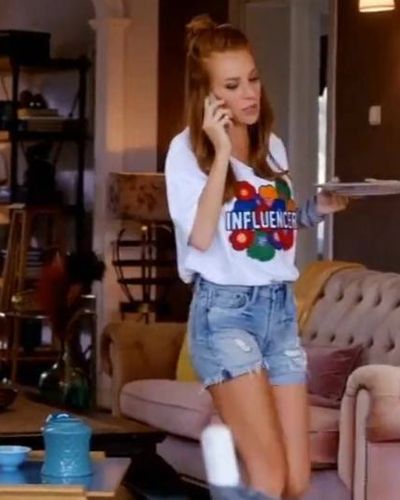 Elçin Sangu seksi ifşa fotoğrafı 26 — Mutluluk Zamanı (2017)