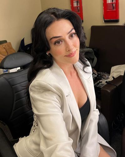 Esra Bilgiç seksi ifşa fotoğrafı 103