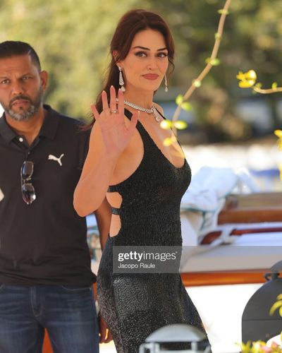 Esra Bilgiç seksi ifşa fotoğrafı 112