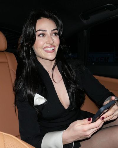 Esra Bilgiç seksi ifşa fotoğrafı 113
