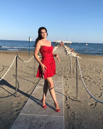 Esra Bilgiç seksi ifşa fotoğrafı 124