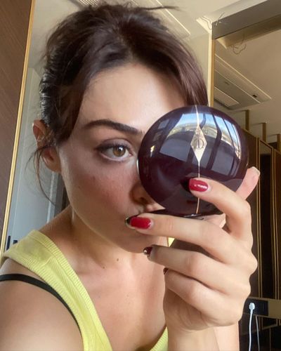 Esra Bilgiç seksi ifşa fotoğrafı 128