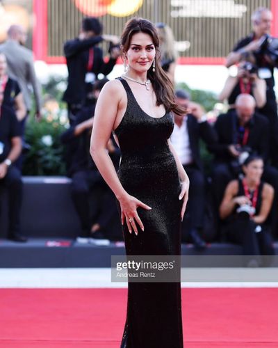Esra Bilgiç seksi ifşa fotoğrafı 141