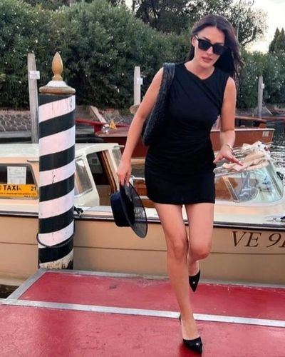 Esra Bilgiç seksi ifşa fotoğrafı 156
