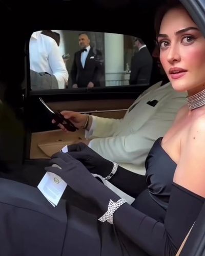 Esra Bilgiç seksi ifşa fotoğrafı 167