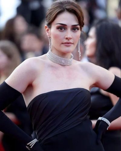 Esra Bilgiç seksi ifşa fotoğrafı 171