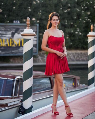 Esra Bilgiç seksi ifşa fotoğrafı 178