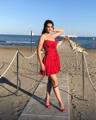 Esra Bilgiç seksi ifşa fotoğrafı 186
