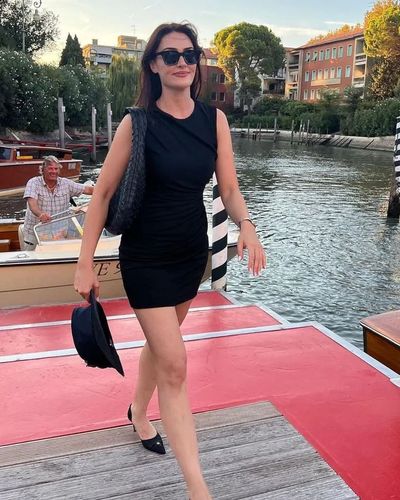 Esra Bilgiç seksi ifşa fotoğrafı 193