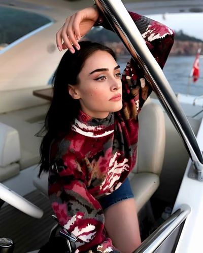 Esra Bilgiç seksi ifşa fotoğrafı 205