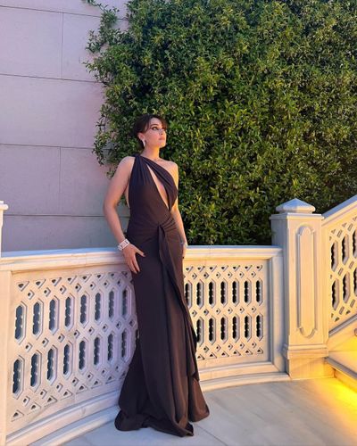 Esra Bilgiç seksi ifşa fotoğrafı 215
