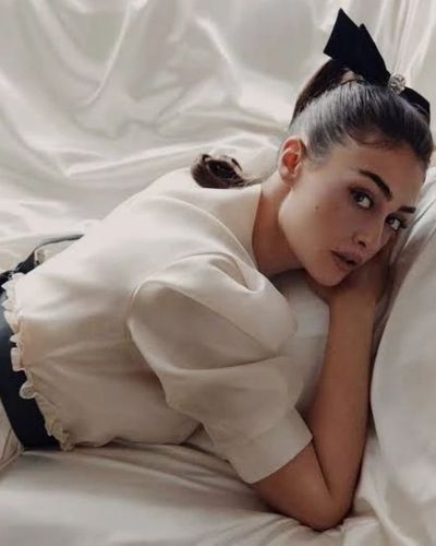 Esra Bilgiç seksi ifşa fotoğrafı 235