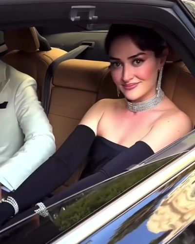 Esra Bilgiç seksi ifşa fotoğrafı 241