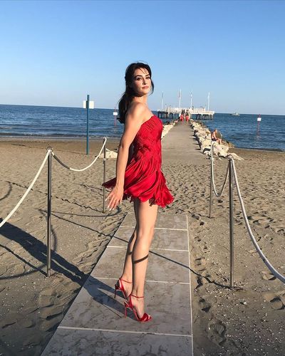 Esra Bilgiç seksi ifşa fotoğrafı 242
