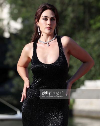 Esra Bilgiç seksi ifşa fotoğrafı 252