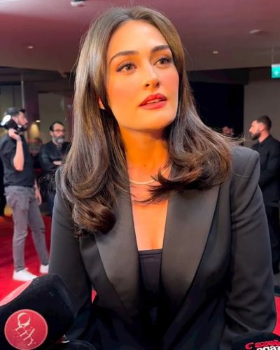 Esra Bilgiç seksi ifşa fotoğrafı 264