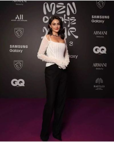 Esra Bilgiç seksi ifşa fotoğrafı 268