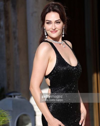 Esra Bilgiç seksi ifşa fotoğrafı 269