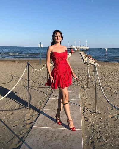 Esra Bilgiç seksi ifşa fotoğrafı 272