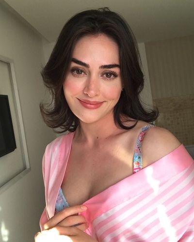 Esra Bilgiç seksi ifşa fotoğrafı 283