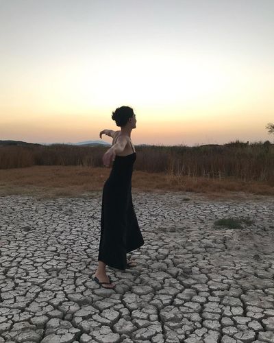 Esra Bilgiç seksi ifşa fotoğrafı 286