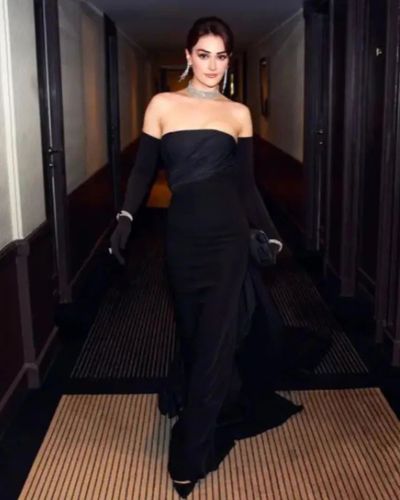 Esra Bilgiç seksi ifşa fotoğrafı 308