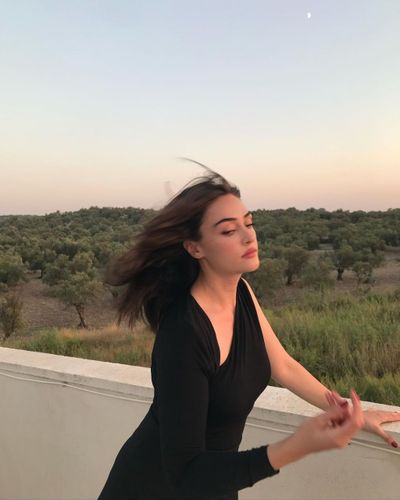 Esra Bilgiç seksi ifşa fotoğrafı 311