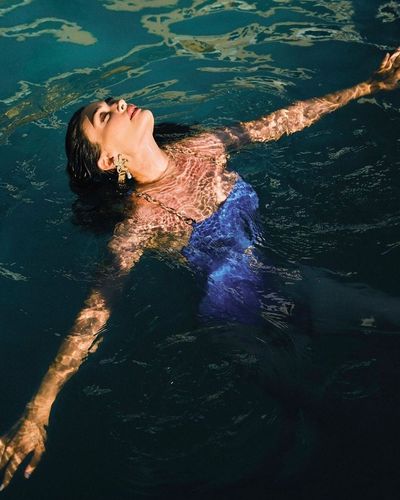 Esra Bilgiç seksi ifşa fotoğrafı 313