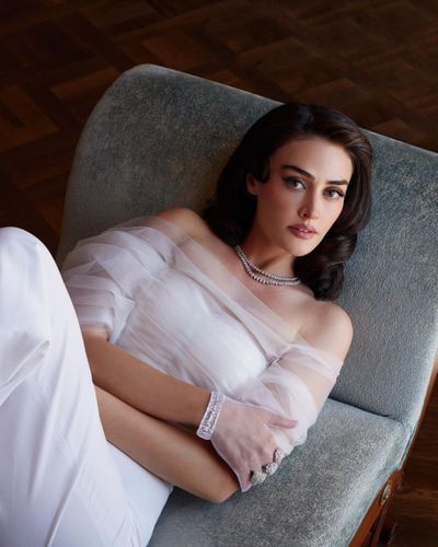 Esra Bilgiç seksi ifşa fotoğrafı 329