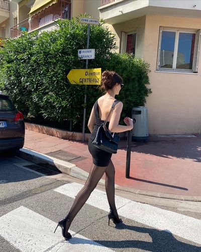 Esra Bilgiç seksi ifşa fotoğrafı 331