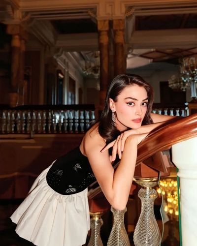 Esra Bilgiç seksi ifşa fotoğrafı 342
