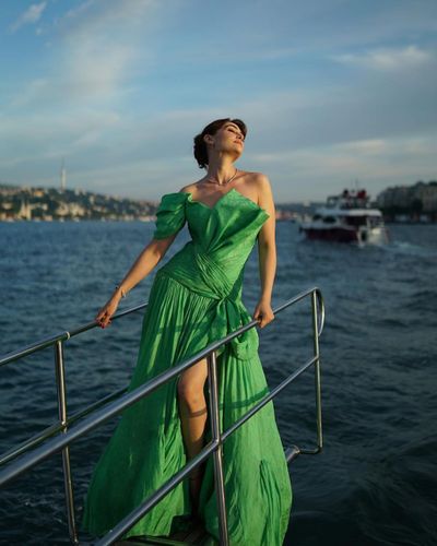 Esra Bilgiç seksi ifşa fotoğrafı 346