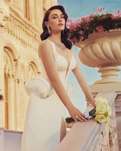 Esra Bilgiç seksi ifşa fotoğrafı 347