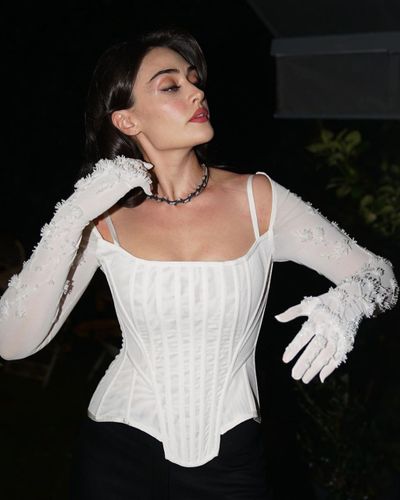 Esra Bilgiç seksi ifşa fotoğrafı 352