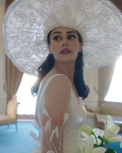 Esra Bilgiç seksi ifşa fotoğrafı 356