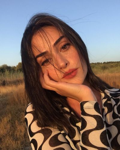 Esra Bilgiç seksi ifşa fotoğrafı 358