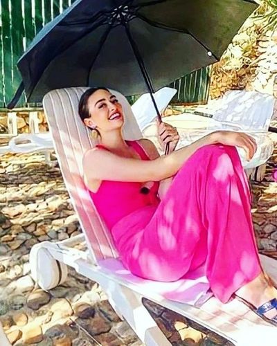 Esra Bilgiç seksi ifşa fotoğrafı 398