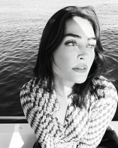 Esra Bilgiç seksi ifşa fotoğrafı 411